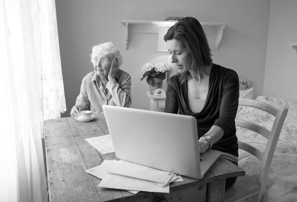 Salarié aidant familial : ce que l'entreprise inclusive peut mettre en place